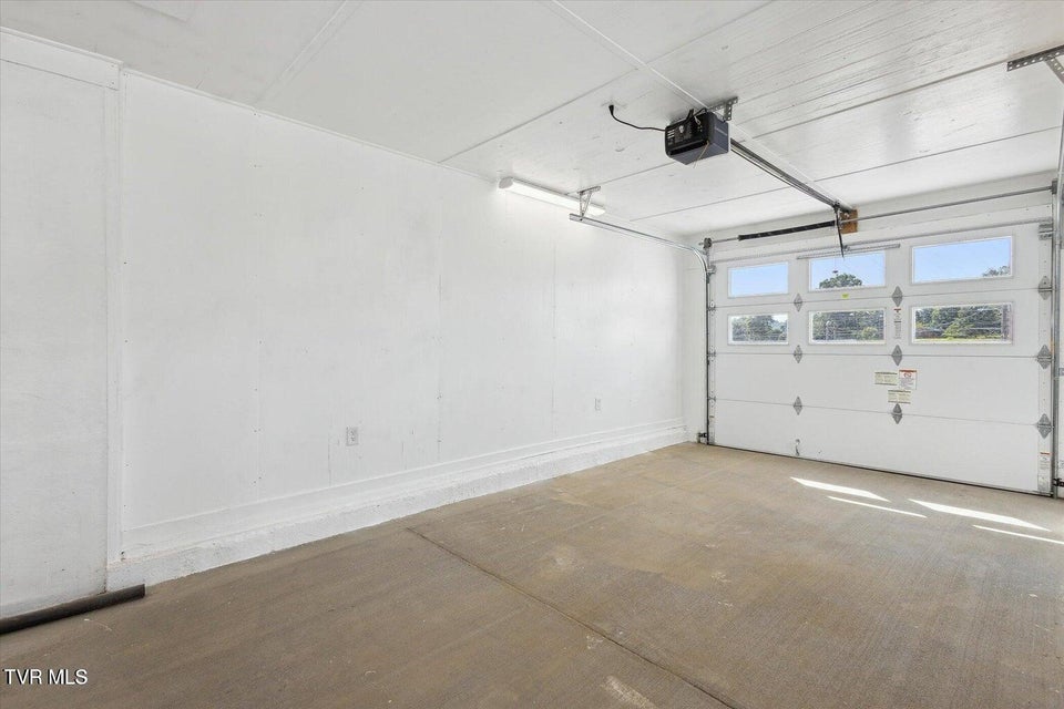 Photo #41: 16106 Lee Highway