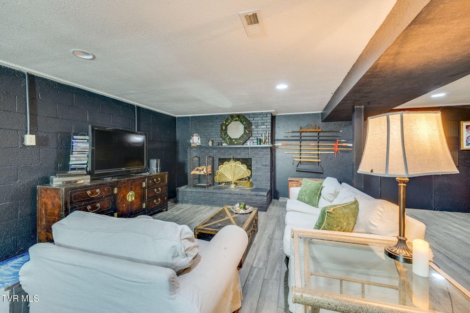 Photo #32: 2040 Warrensburg Road