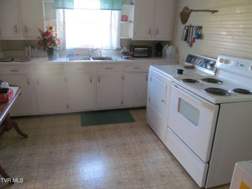 Photo #2: 90 Lake Meadow Drive