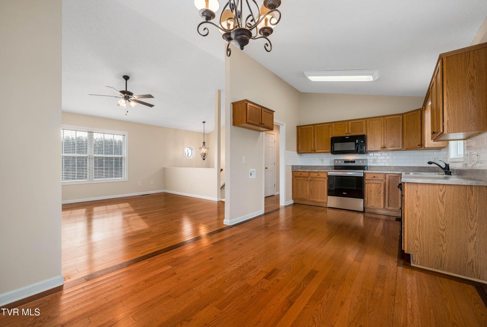 Photo #14: 510 Mockingbird Place