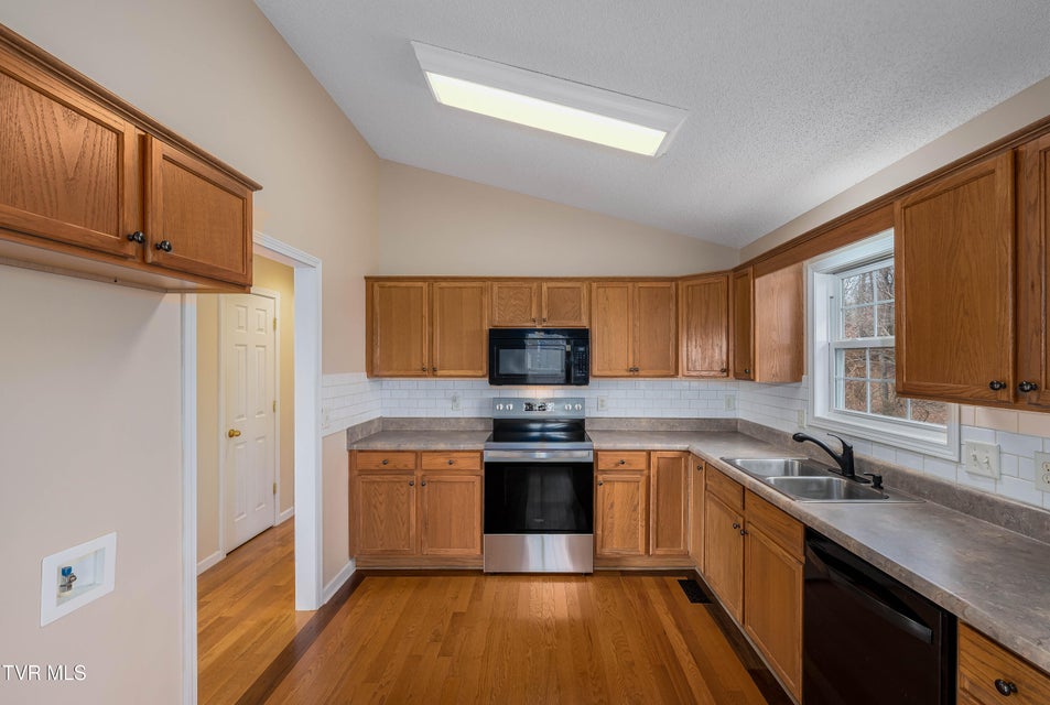 Photo #15: 510 Mockingbird Place