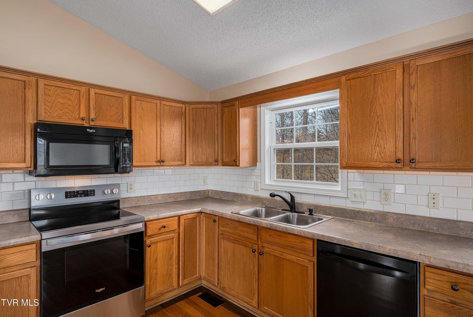 Photo #16: 510 Mockingbird Place