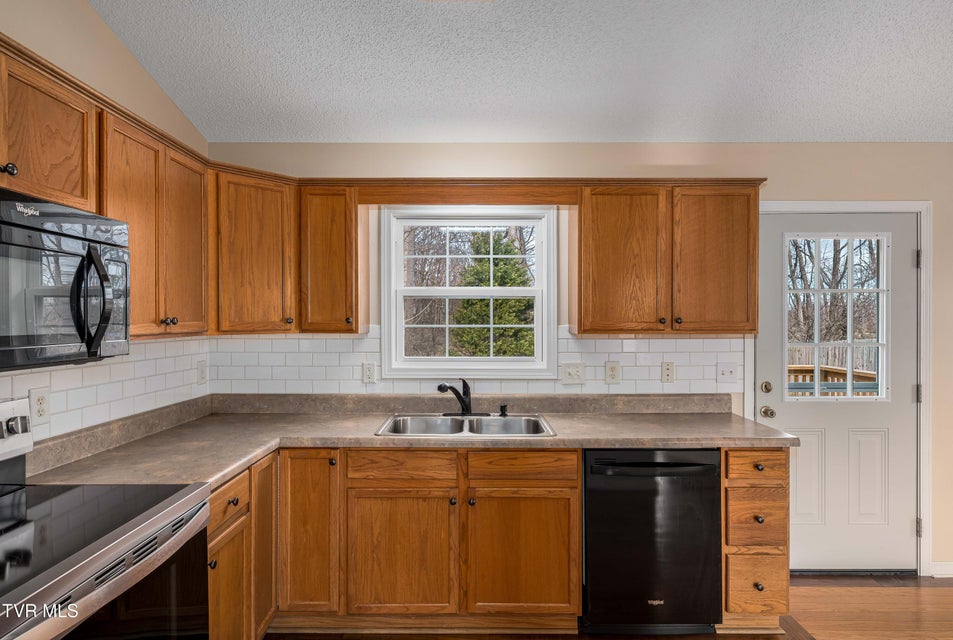 Photo #17: 510 Mockingbird Place