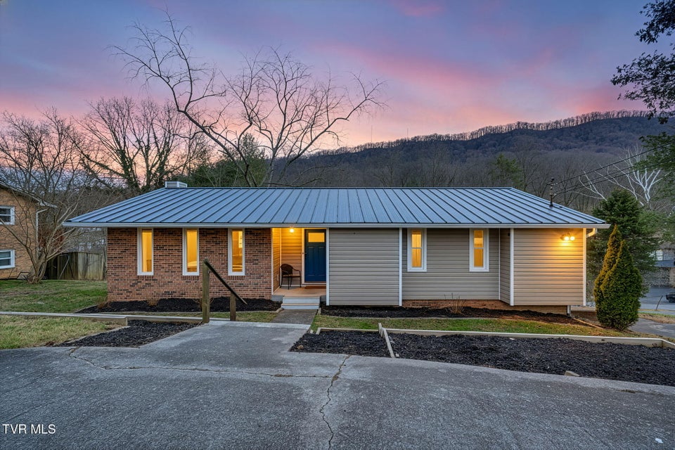 Photo #41: 1025 Amersham Road