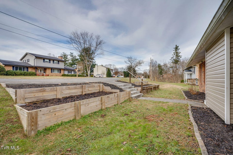 Photo #35: 1025 Amersham Road