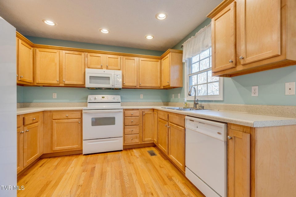 Photo #10: 1032 Carrington Court