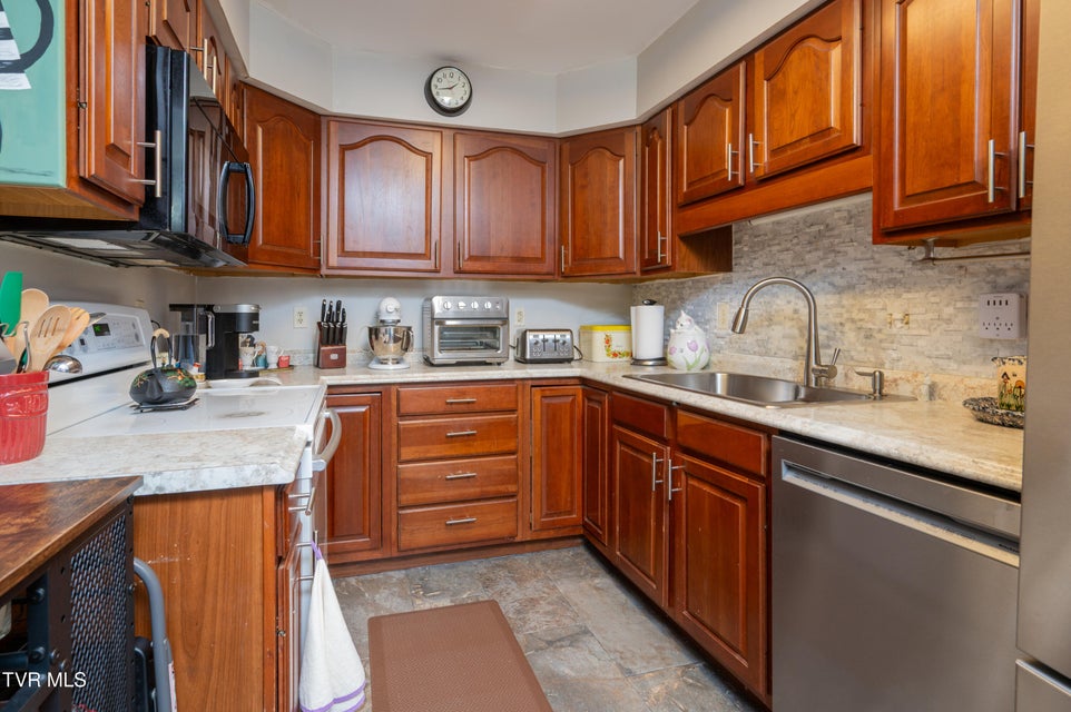 Photo #7: 2030 Manor Court