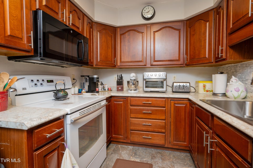 Photo #8: 2030 Manor Court