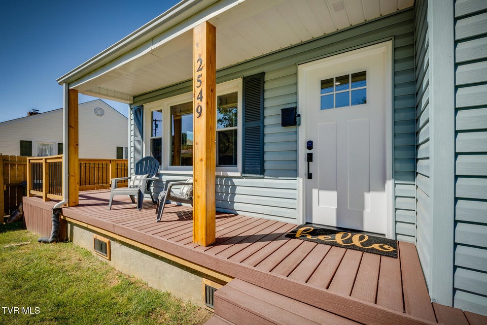 Photo #4: 2549 Bay Street