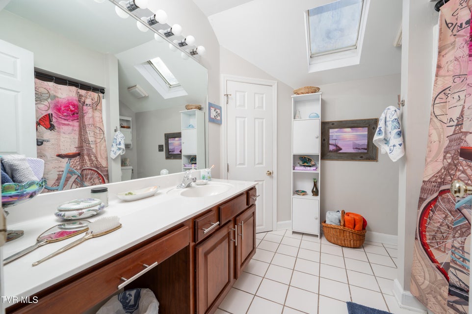 Photo #23: 2030 Manor Court