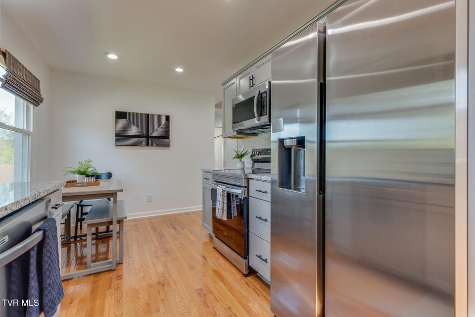 Photo #14: 2549 Bay Street