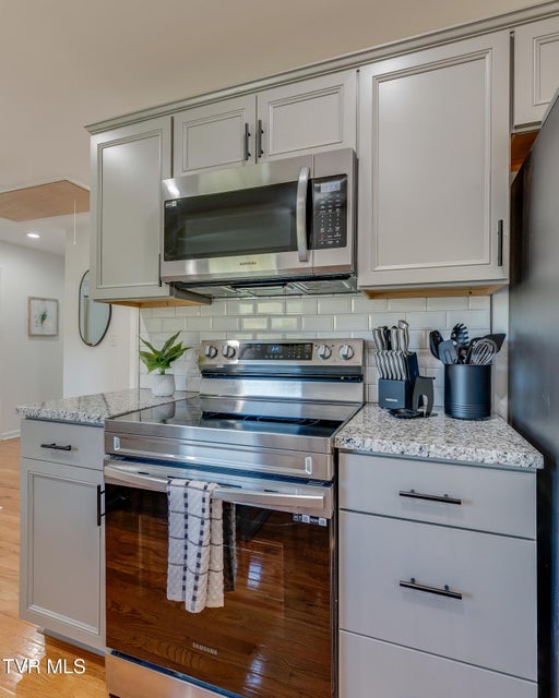 Photo #15: 2549 Bay Street