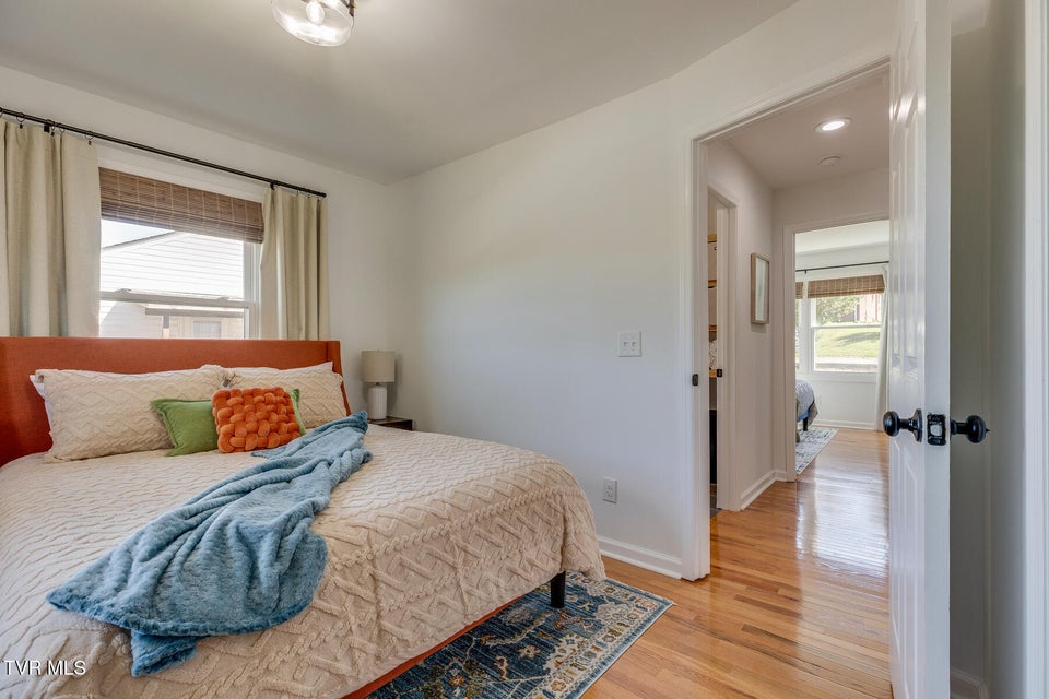 Photo #17: 2549 Bay Street