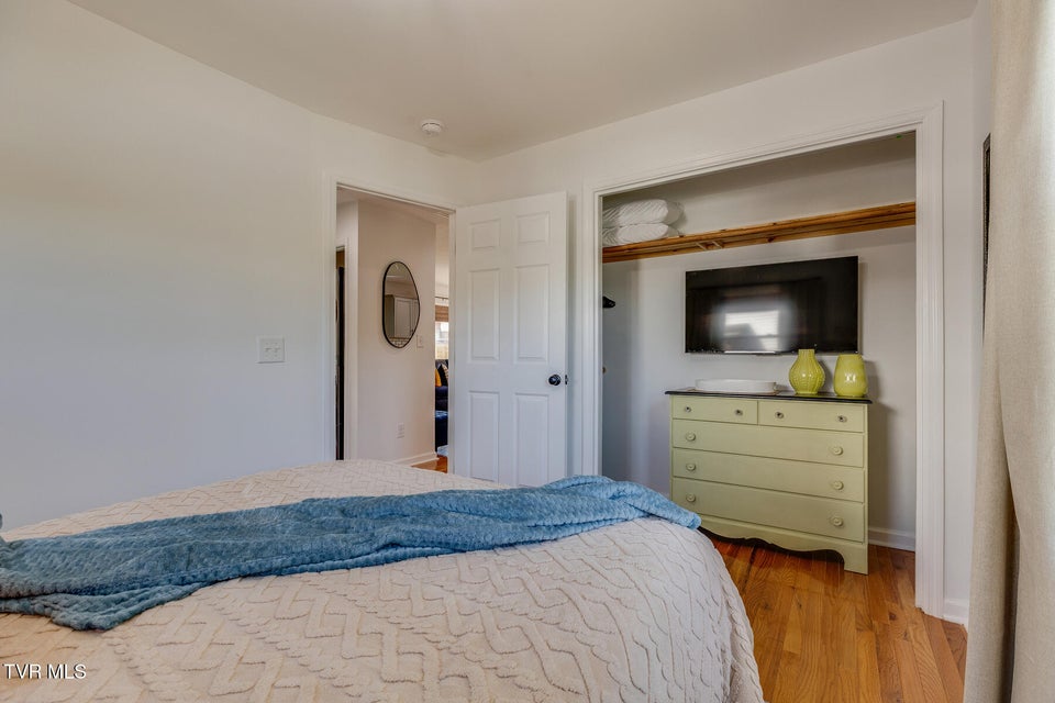 Photo #18: 2549 Bay Street