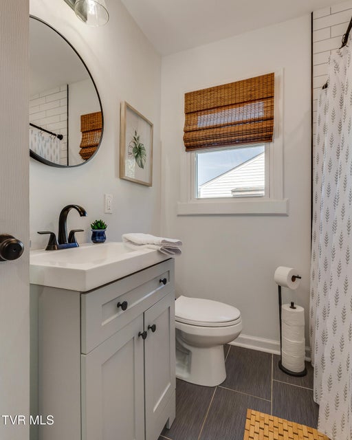 Photo #20: 2549 Bay Street