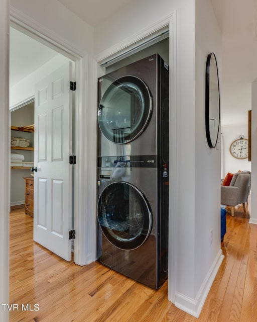 Photo #24: 2549 Bay Street