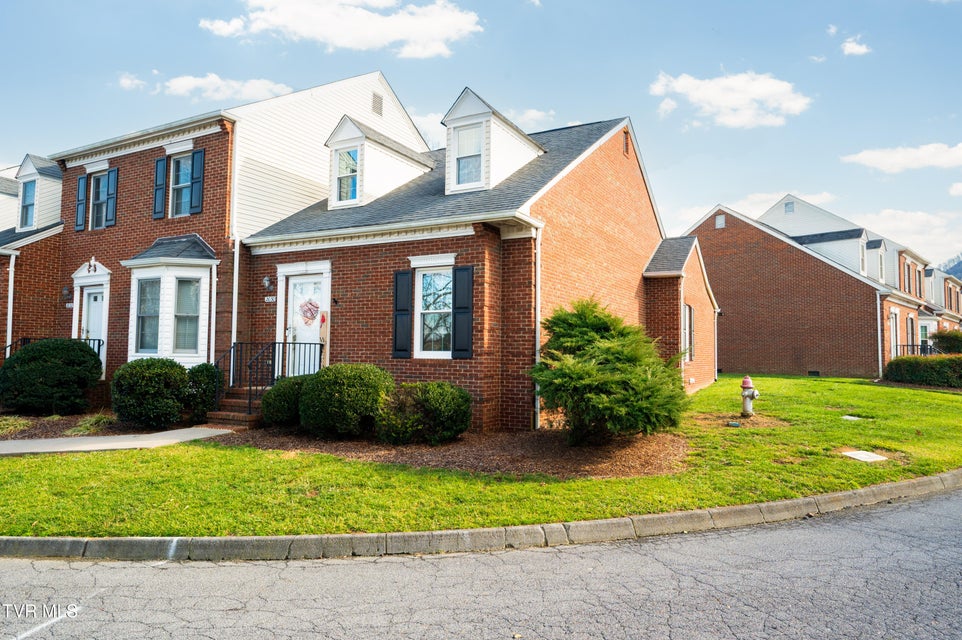 Photo #28: 2030 Manor Court