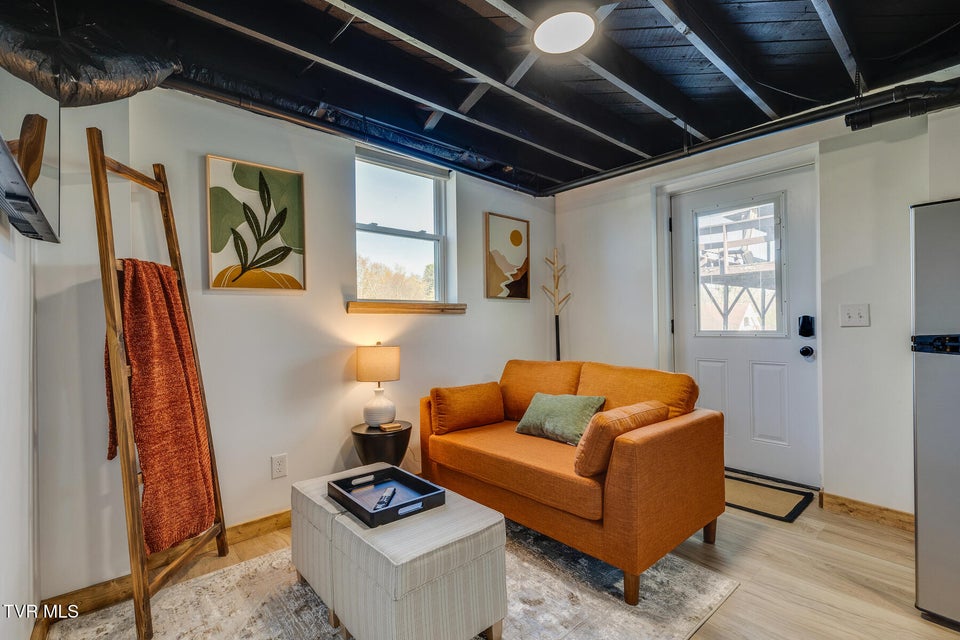 Photo #26: 2549 Bay Street