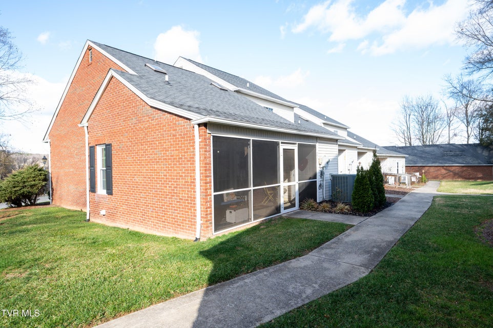 Photo #29: 2030 Manor Court