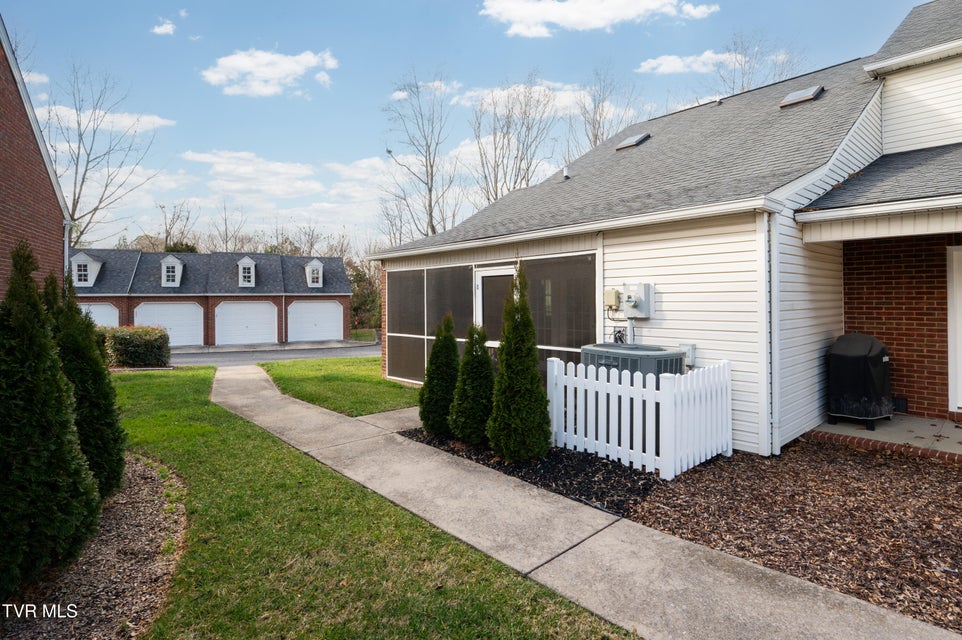 Photo #32: 2030 Manor Court