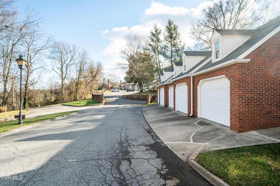 Photo #34: 2030 Manor Court