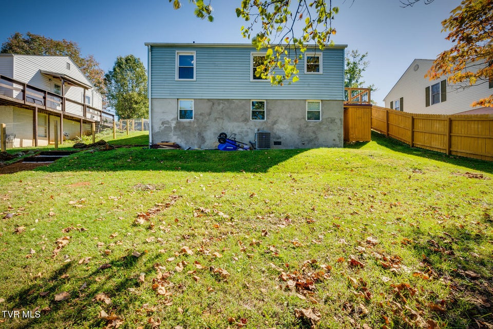 Photo #41: 2549 Bay Street