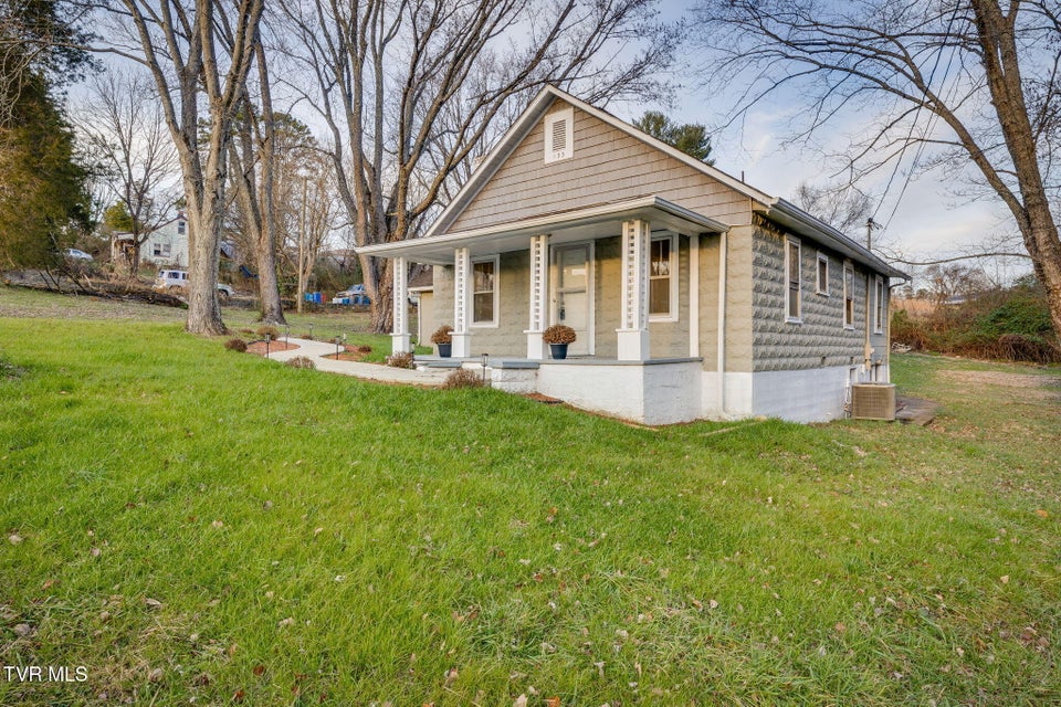 Photo #3: 133 Pinehurst Drive