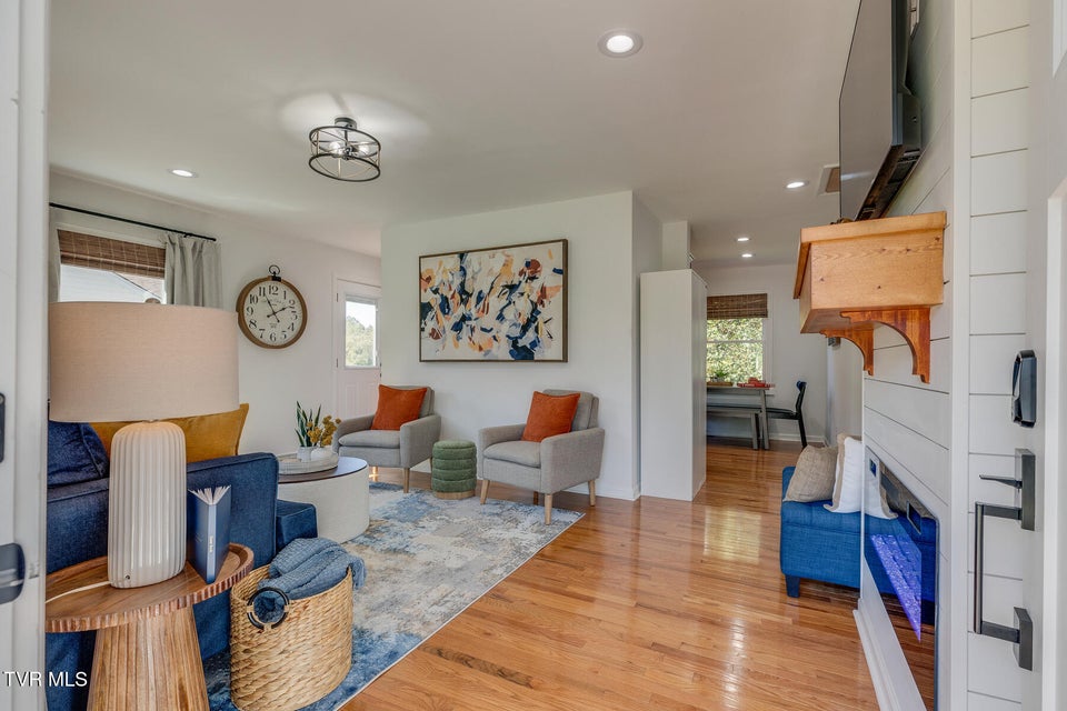 Photo #5: 2549 Bay Street