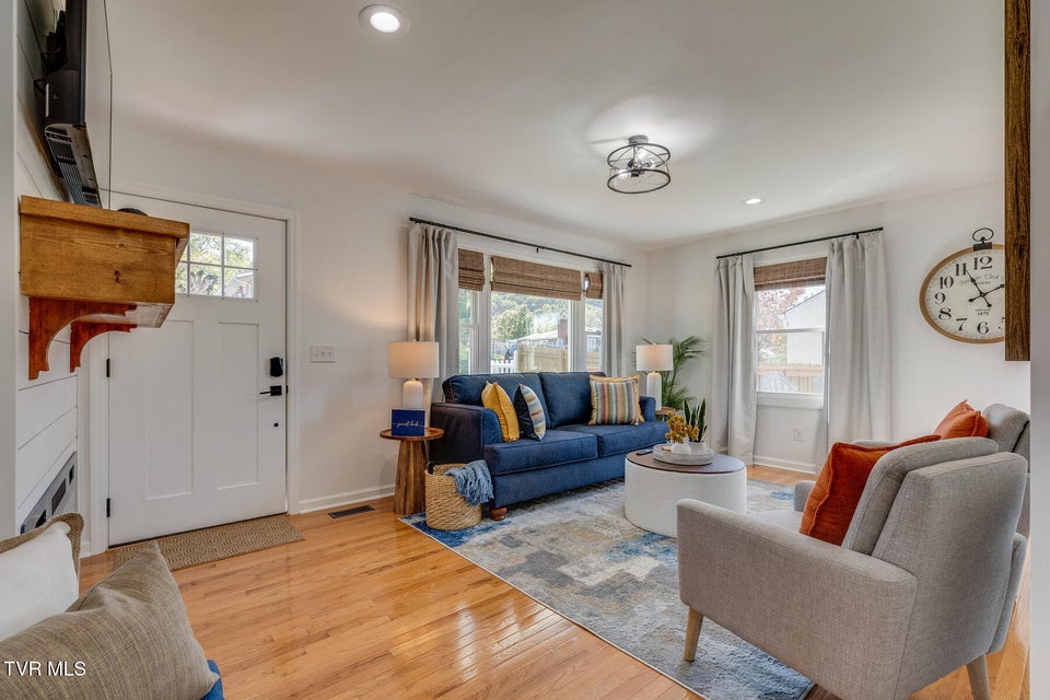 Photo #6: 2549 Bay Street