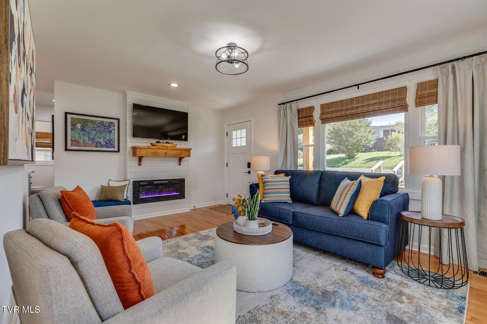 Photo #7: 2549 Bay Street