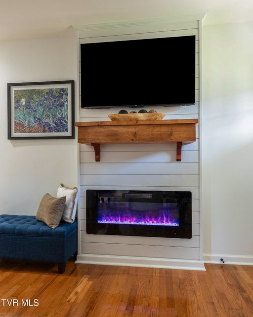 Photo #8: 2549 Bay Street