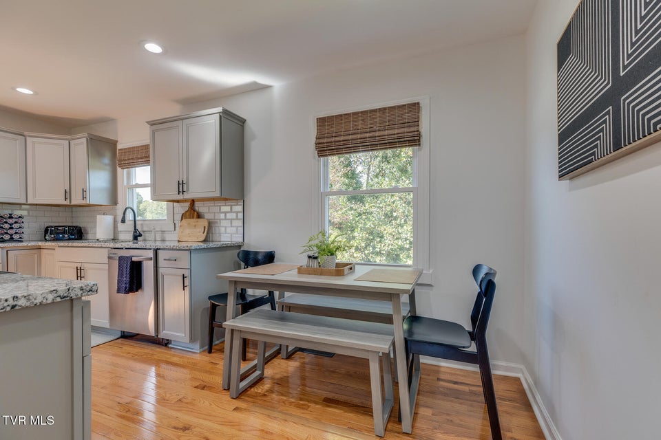 Photo #11: 2549 Bay Street