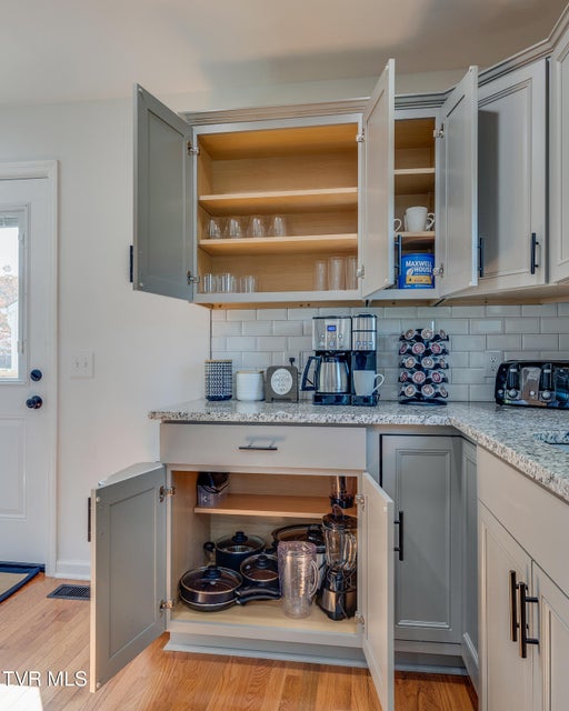 Photo #16: 2549 Bay Street