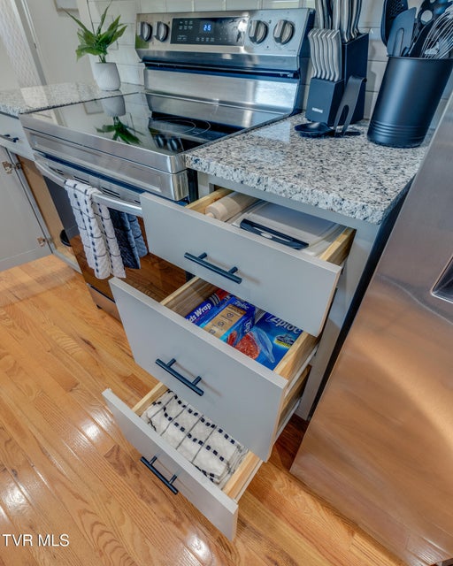 Photo #18: 2549 Bay Street