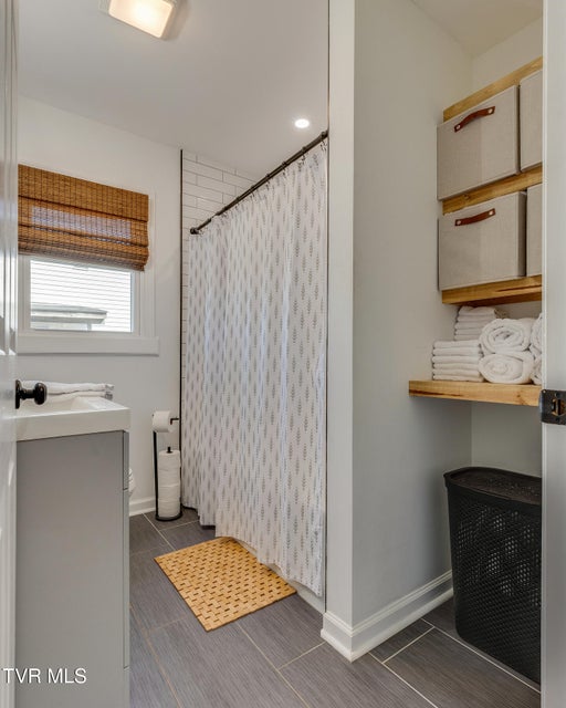 Photo #23: 2549 Bay Street