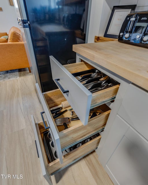 Photo #36: 2549 Bay Street