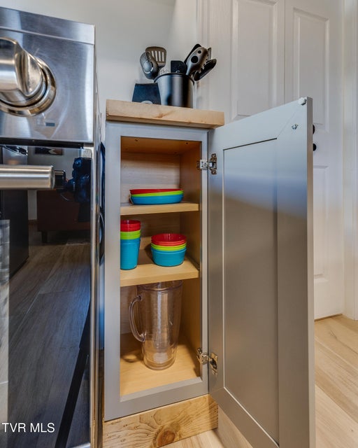 Photo #38: 2549 Bay Street