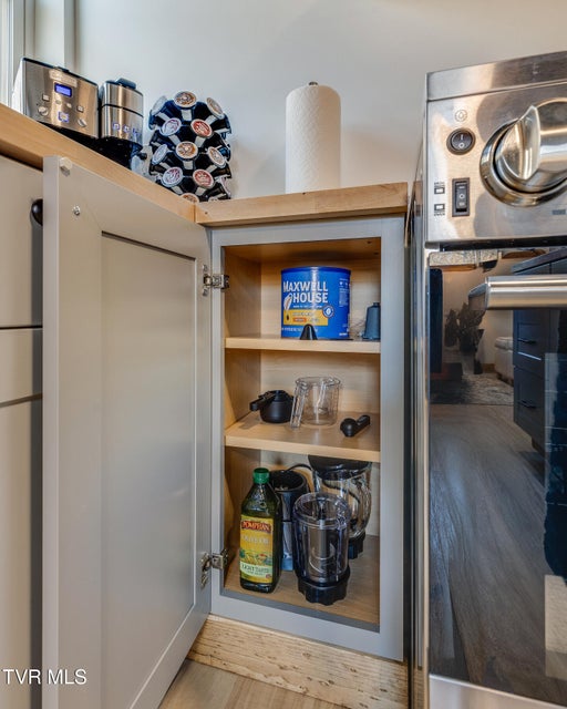 Photo #39: 2549 Bay Street