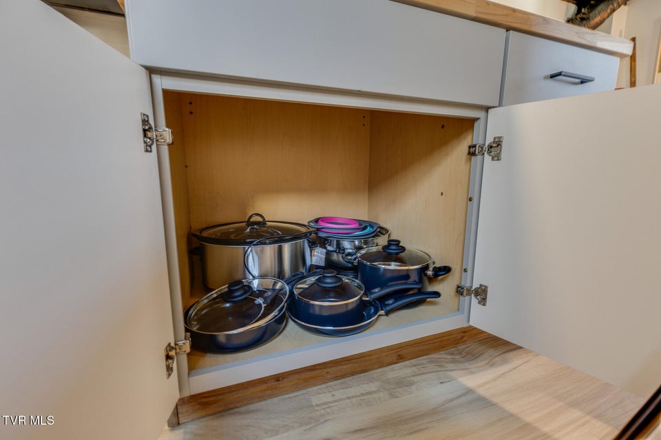 Photo #40: 2549 Bay Street