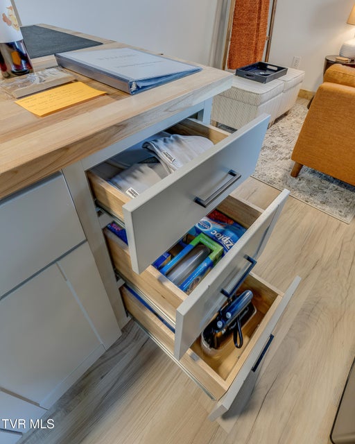 Photo #41: 2549 Bay Street