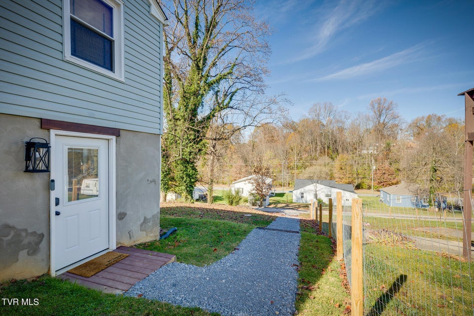 Photo #55: 2549 Bay Street