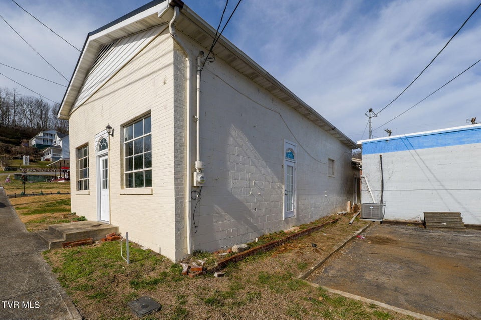 Photo #6: 16557 Broad Street