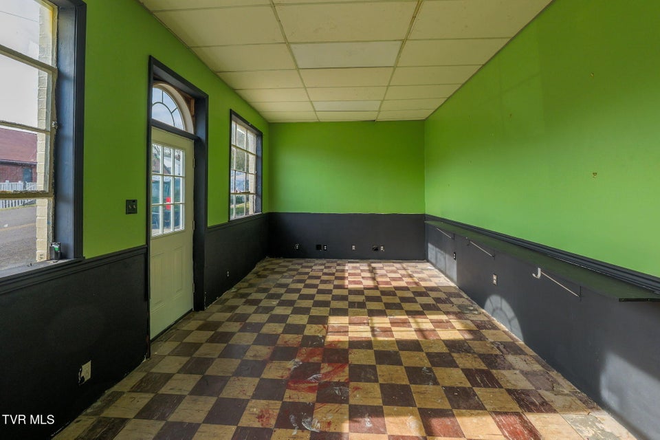 Photo #12: 16557 Broad Street