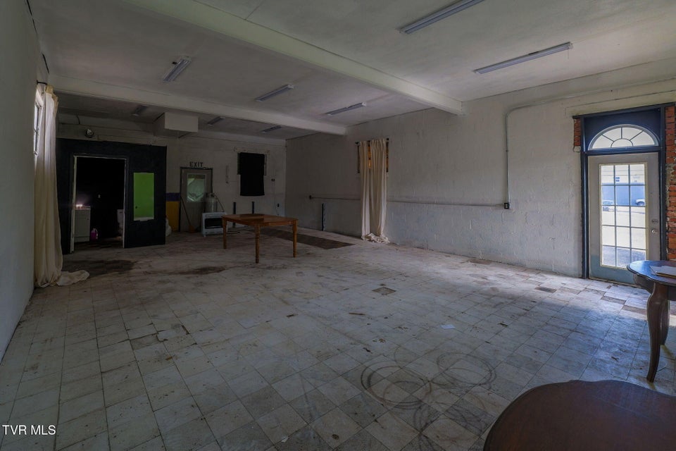 Photo #13: 16557 Broad Street