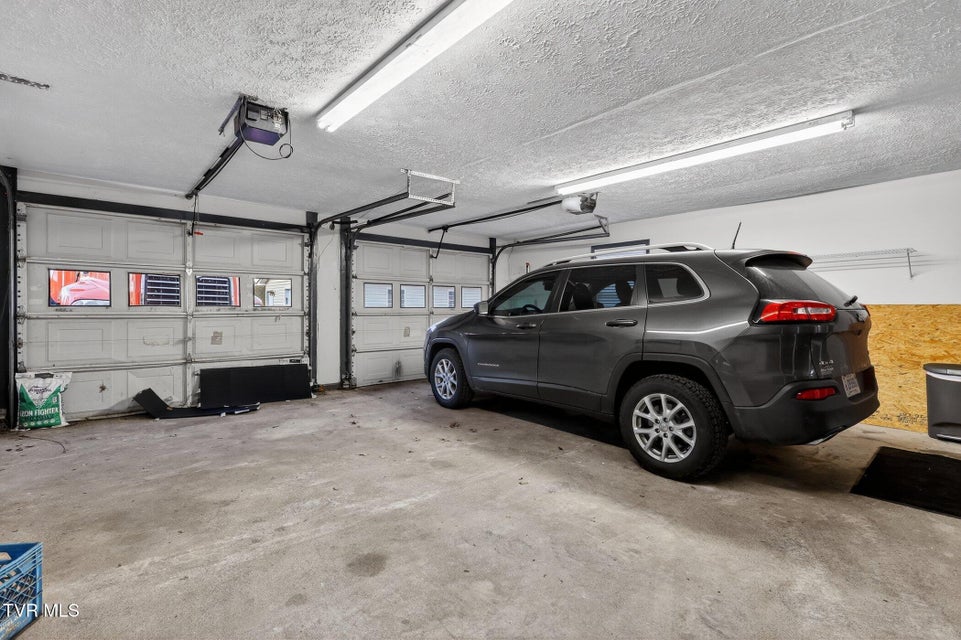 Photo #34: 347 Deel Street