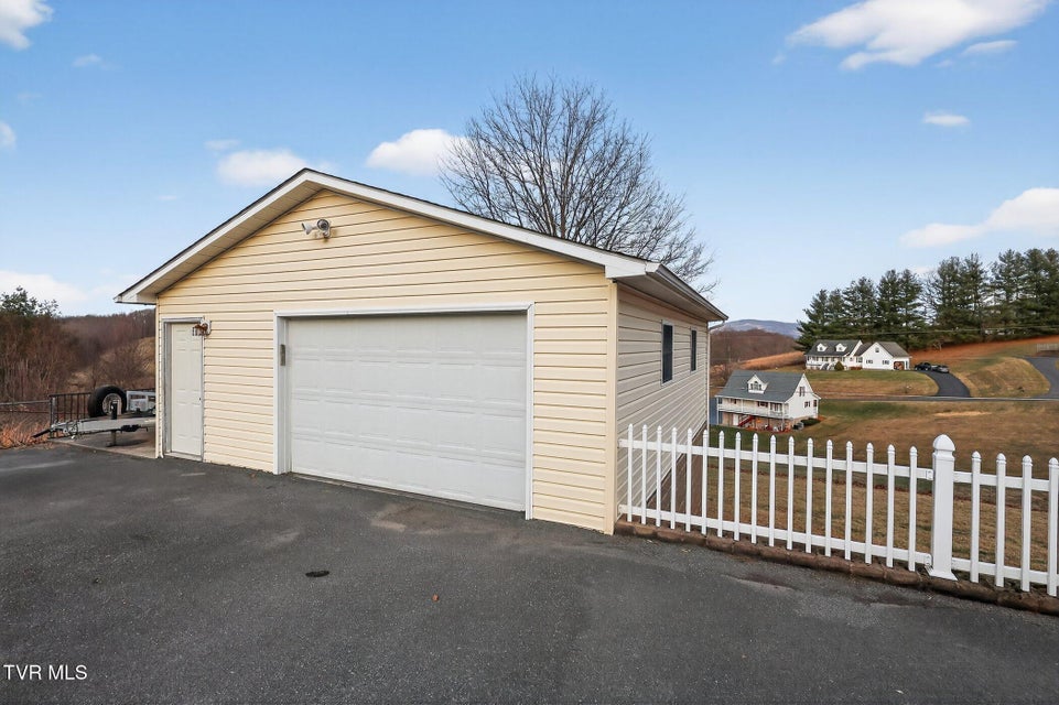 Photo #10: 347 Deel Street