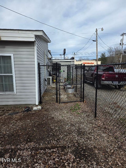 Photo #18: 122 Main Street