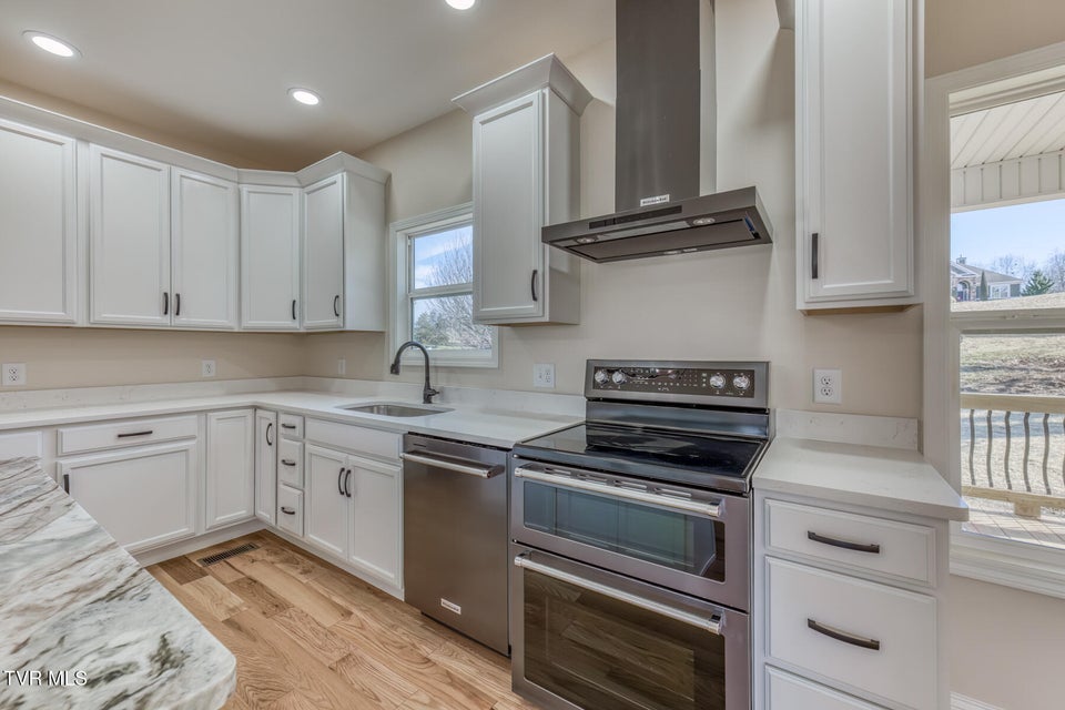 Photo #16: 154 Creek Side Court