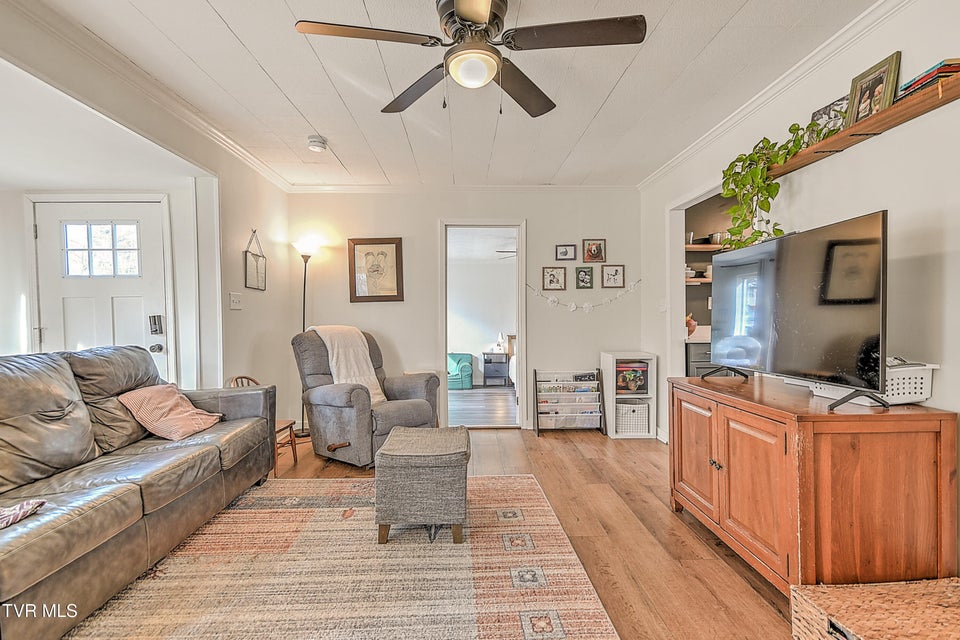 Photo #6: 252 Ashville Avenue