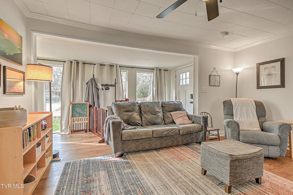 Photo #7: 252 Ashville Avenue